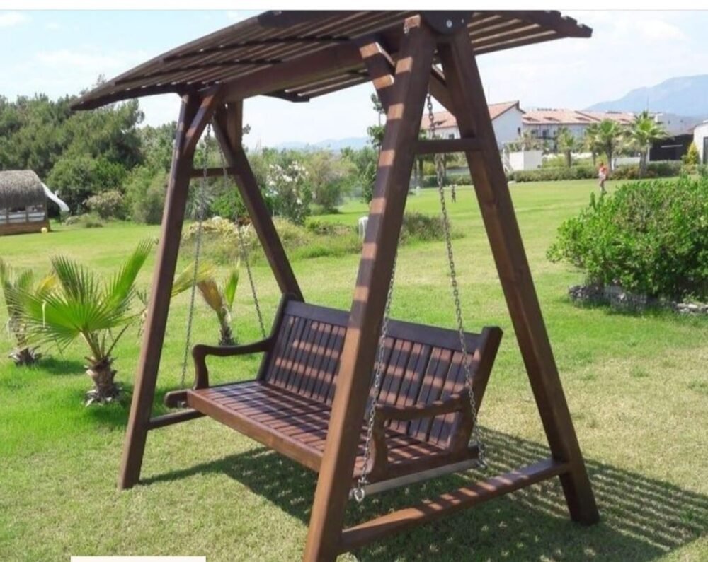 أرجوحة خشبية